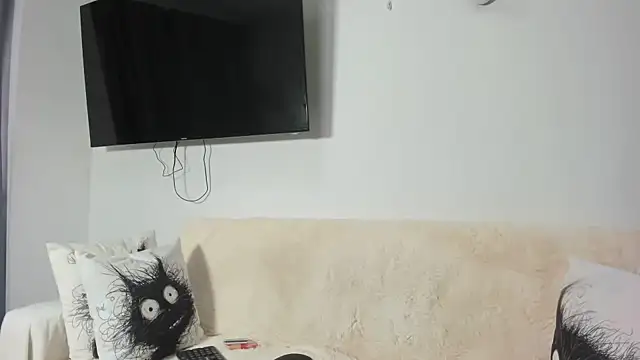 Emma Jnes online show from 25, 2, 2025