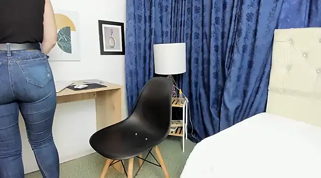 Emma Jnes online show from 2, 12, 2024