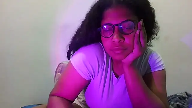 Snapshot of Ivon-09 chatting on 15, 10, 2025 Ivon-09 online show from 15, 10, 2025