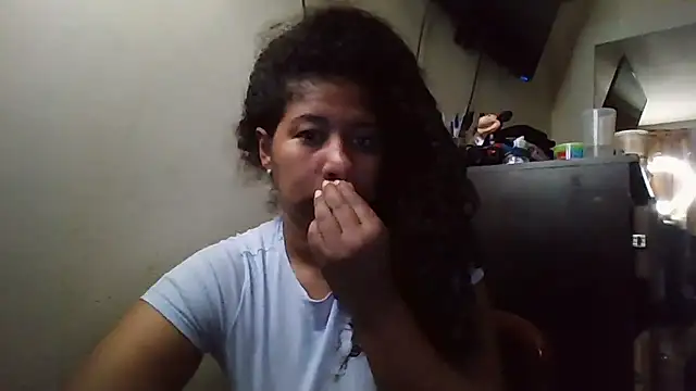 Snapshot of Ivon-09 chatting on 17, 11, 2025 Ivon-09 online show from 17, 11, 2025