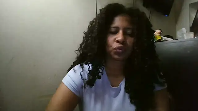 Snapshot of Ivon-09 chatting on 20, 11, 2025 Ivon-09 online show from 20, 11, 2025