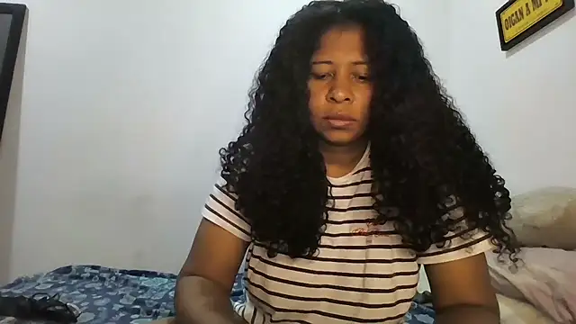 Snapshot of Ivon-09 chatting on 28, 11, 2025 Ivon-09 online show from 28, 11, 2025