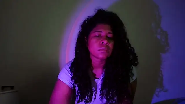 Snapshot of Ivon-09 chatting on 2, 11, 2025 Ivon-09 online show from 2, 11, 2025