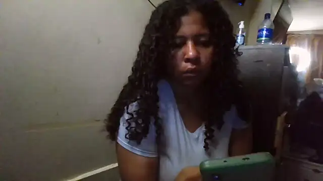 Snapshot of Ivon-09 chatting on 9, 11, 2025 Ivon-09 online show from 9, 11, 2025