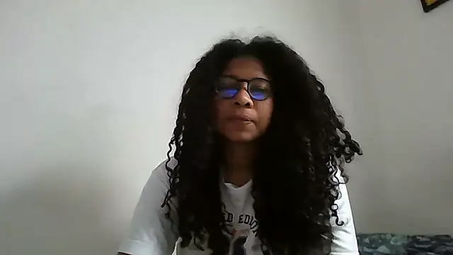 Snapshot of Ivon-09 chatting on 24, 10, 2025 Ivon-09 online show from 24, 10, 2025