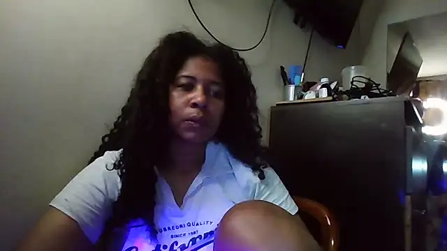 Snapshot of Ivon-09 chatting on 4, 11, 2025 Ivon-09 online show from 4, 11, 2025