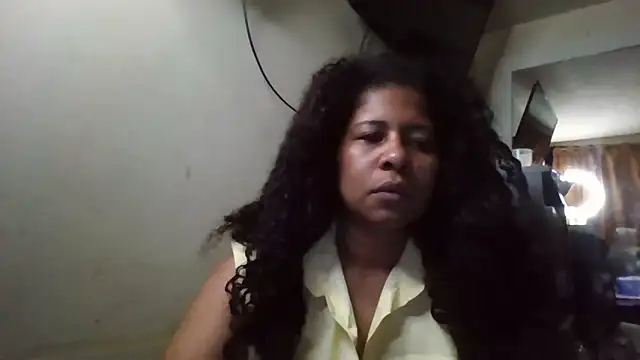 Snapshot of Ivon-09 chatting on 13, 11, 2025 Ivon-09 online show from 13, 11, 2025