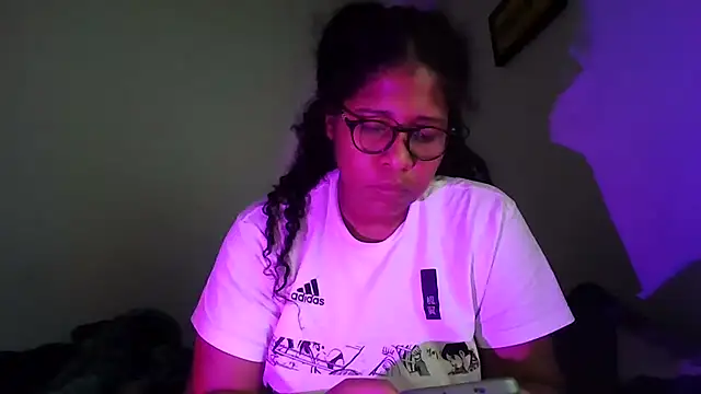 Snapshot of Ivon-09 chatting on 29, 10, 2025 Ivon-09 online show from 29, 10, 2025