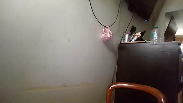 Snapshot of Ivon-09 chatting on 12, 11, 2025 Ivon-09 online show from 12, 11, 2025