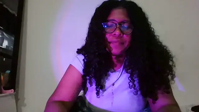 Snapshot of Ivon-09 chatting on 25, 10, 2025 Ivon-09 online show from 25, 10, 2025