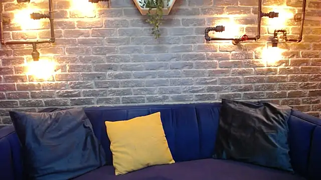 LisaCaprice online show from 4, 11, 2025