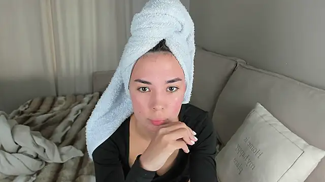 nilliluv online show from 15, 4, 2026