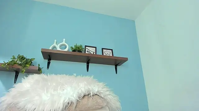 annawelk  online show from 6, 10, 2025