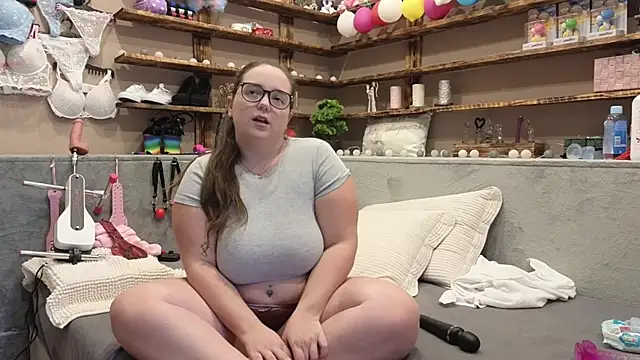 Kimberly-Caprice online show from 25, 2, 2025