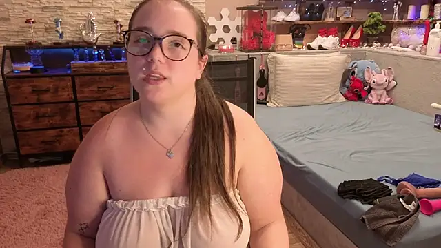 Snapshot of Kimberly-Caprice chatting on 10, 5, 2026 Kimberly-Caprice online show from 10, 5, 2026