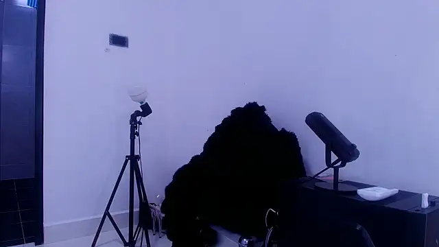 nicol f online show from 16, 4, 2026