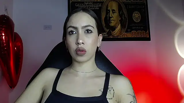 scarlett buttock online show from 5, 3, 2025