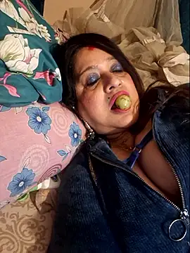 Hot Queen77 online show from 7, 12, 2024