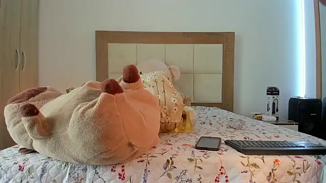 HELLEN SWEET6 online show from 15, 4, 2026