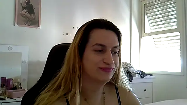Snapshot of luizacandy chatting on 6, 5, 2026 luizacandy online show from 6, 5, 2026
