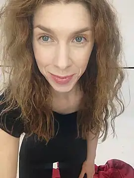 Snapshot of YourSuperModel chatting on 16, 11, 2025 YourSuperModel online show from 16, 11, 2025