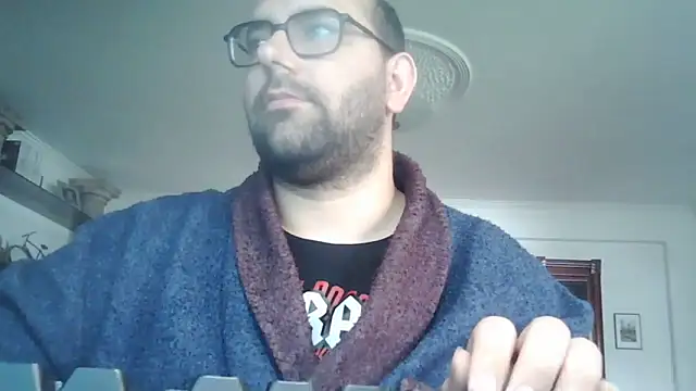 Snapshot of manokiitoo chatting on 12, 4, 2026 manokiitoo online show from 12, 4, 2026