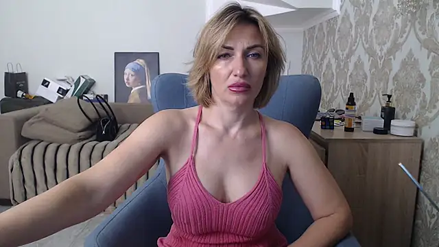 Snapshot of Mallinia chatting on 7, 5, 2026 Mallinia online show from 7, 5, 2026