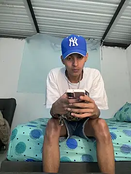 Snapshot of ValenSuarez25 chatting on 21, 6, 2026 ValenSuarez25 online show from 21, 6, 2026