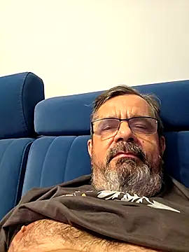 Snapshot of axecoman60 chatting on 17, 5, 2026 axecoman60 online show from 17, 5, 2026