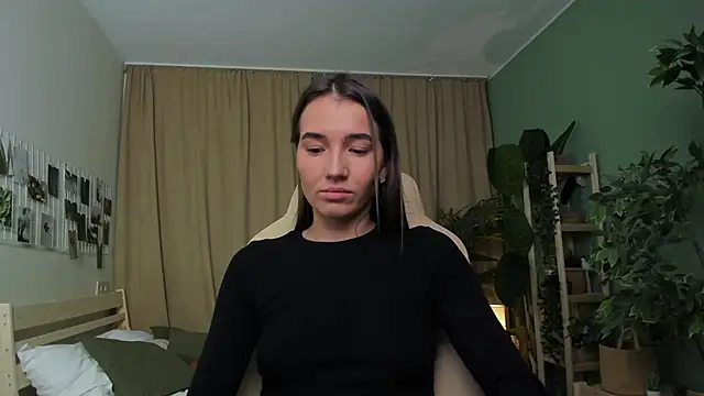 Bellla Haddid online show from 2, 12, 2025