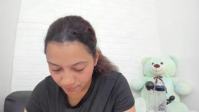 nathally roses online show from 21, 4, 2026