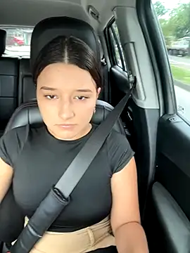 littlemelodi18 online show from 6, 10, 2025