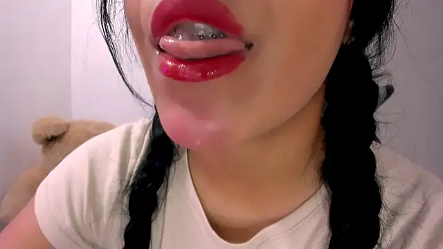 Snapshot of veky_saliva01 chatting on 23, 9, 2025 veky saliva01 online show from 23, 9, 2025
