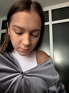AliceBrayan online show from 5, 10, 2025