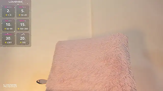 Snapshot of Sofia_Burbano chatting on 14, 11, 2025 Sofia Burbano online show from 14, 11, 2025