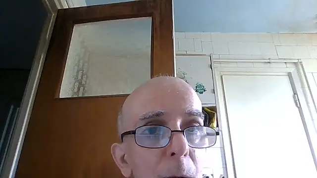 Snapshot of mariusica1@xh chatting on 20, 6, 2026 mariusica1xh online show from 20, 6, 2026