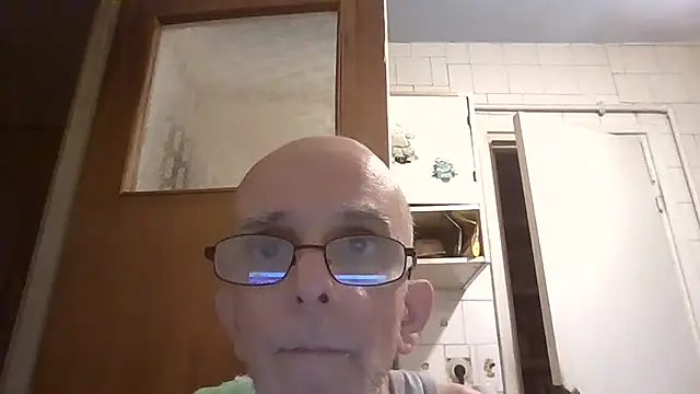 Snapshot of mariusica1@xh chatting on 21, 6, 2026 mariusica1xh online show from 21, 6, 2026