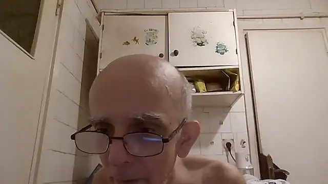 Snapshot of mariusica1@xh chatting on 8, 7, 2026 mariusica1xh online show from 8, 7, 2026