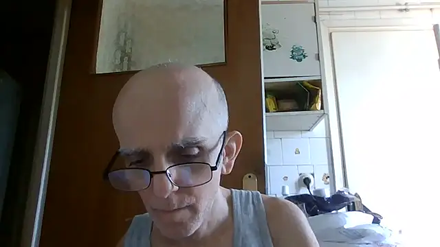 Snapshot of mariusica1@xh chatting on 14, 6, 2026 mariusica1xh online show from 14, 6, 2026