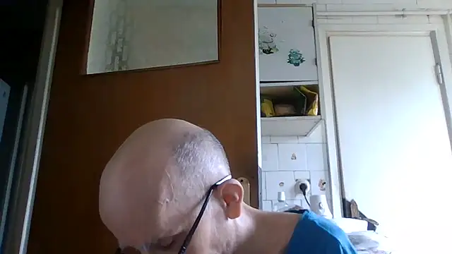 Snapshot of mariusica1@xh chatting on 10, 6, 2026 mariusica1xh online show from 10, 6, 2026