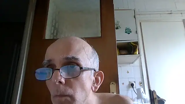 Snapshot of mariusica1@xh chatting on 17, 7, 2026 mariusica1xh online show from 17, 7, 2026