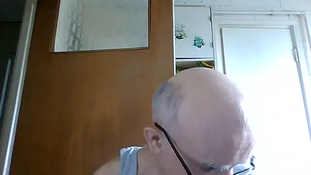 Snapshot of mariusica1@xh chatting on 21, 6, 2026 mariusica1xh online show from 21, 6, 2026