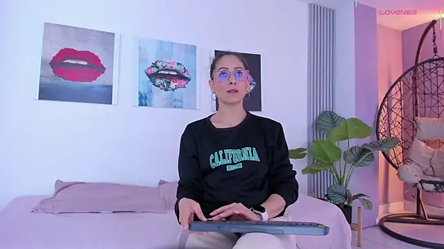 Snapshot of Angela_donnato chatting on 11, 10, 2025 Angela donnato online show from 11, 10, 2025