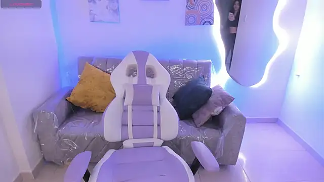 Charlotte cowell sub1  online show from 6, 11, 2025