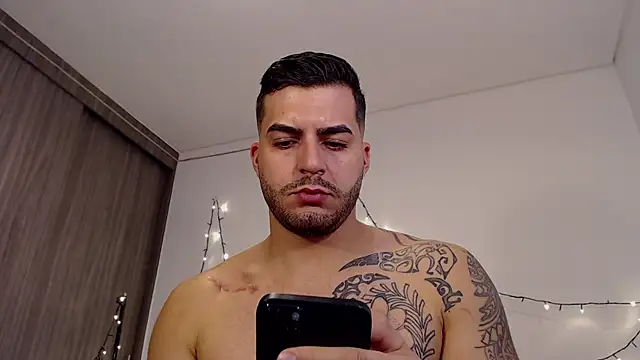 Snapshot of thomas_gun chatting on 17, 1, 2025 thomas gun online show from 17, 1, 2025