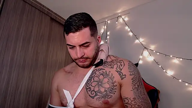 Snapshot of thomas_gun chatting on 10, 12, 2024 thomas gun online show from 10, 12, 2024