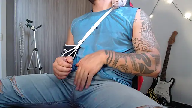 Snapshot of thomas_gun chatting on 12, 12, 2024 thomas gun online show from 12, 12, 2024