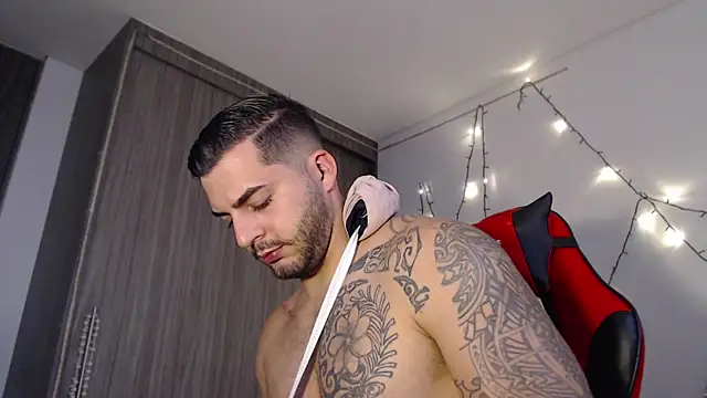 Snapshot of thomas_gun chatting on 11, 12, 2024 thomas gun online show from 11, 12, 2024