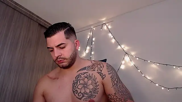 Snapshot of thomas_gun chatting on 23, 12, 2024 thomas gun online show from 23, 12, 2024