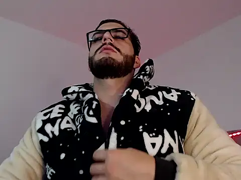 Snapshot of thomas_gun chatting on 7, 11, 2025 thomas gun online show from 7, 11, 2025